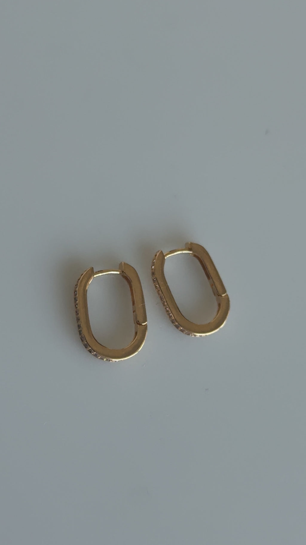 pavé Huggies
