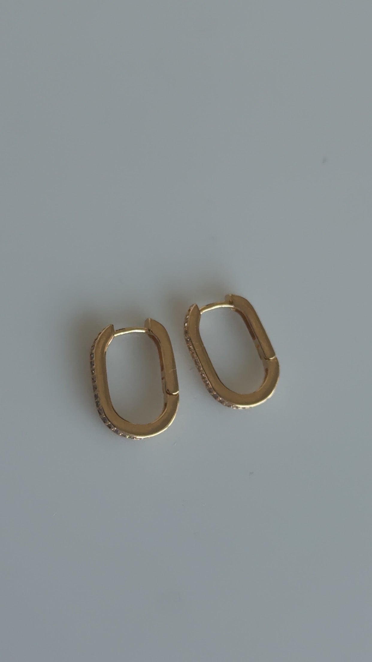 pavé Huggies